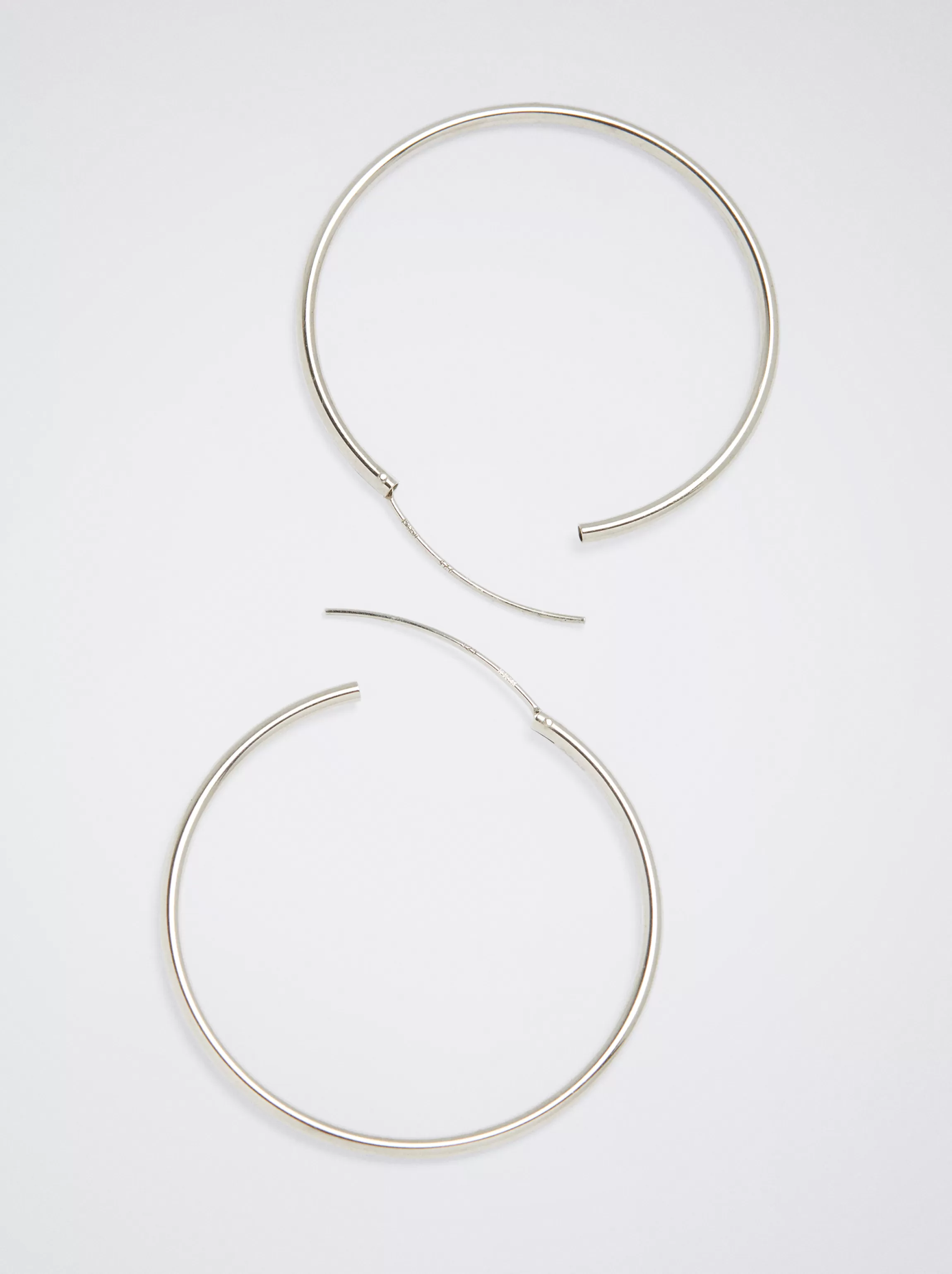 pendiente_de_aro_cortos_de_plata_925_334131.webp Mujer PARFOIS Básicos | Pendientes medianos*Pendiente De Aro Cortos De Plata 925 Plateado